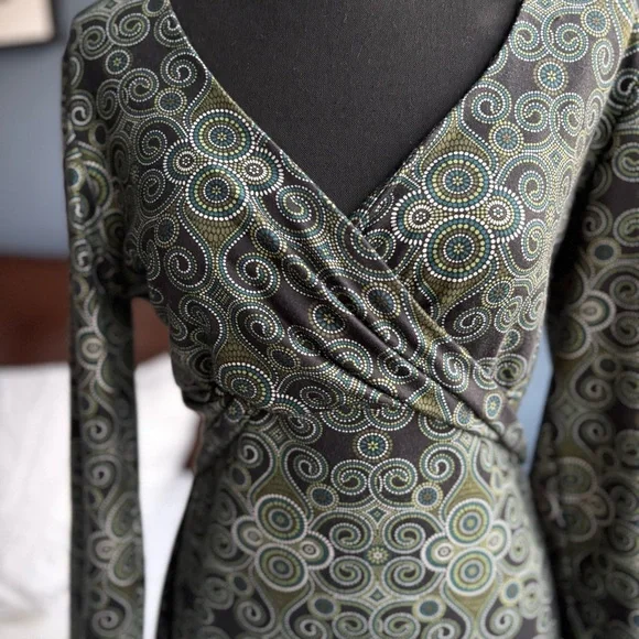 Prana Black & Green Patterned Long Sleeve Wrap Style V-Neck 3/4 Sleeve Dress - Picture 4 of 16